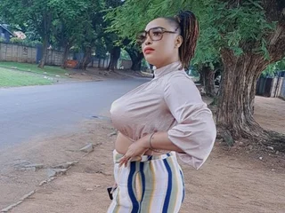 MissElegance1st Foot Fetish webcam from Zimbabwe
